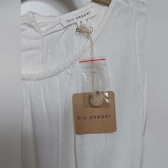 Elegant White and Brown Striped Dress - Picture 5 of 8